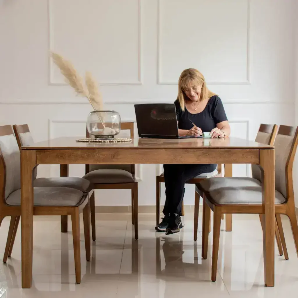 Mesa comedor cuadrada Guatambú comedor moscú - 1SILVINA C MUEBLERIA DECORACION