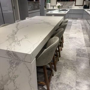 Banqueta alta de Guatambú Venecia - SILVINA C 23