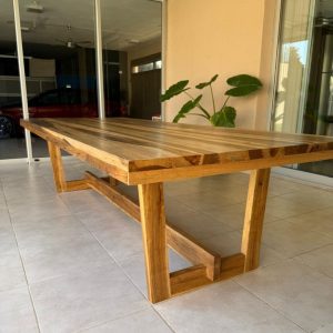 Mesa comedor madera Petiribí macizo Nápoles - SILVINA C 421